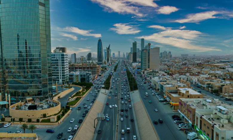 نمو الإيرادات غير النفطية في السعودية وتوطين الوظائف برؤية 2030