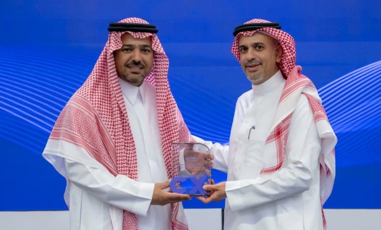 stc تفوز بجائزة أفضل تجربة عملاء من هيئة الاتصالات 2025