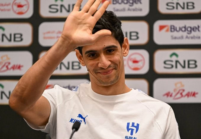 ياسين بونو يحقق لقبه الخامس مع الهلال السعودي في موسم تاريخي