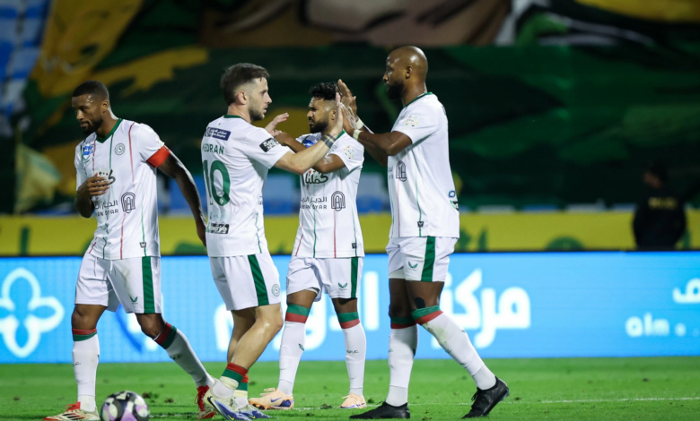 الاتفاق يهزم الخليج 5-0 ويقترب من المقعد الآسيوي بدوري روشن