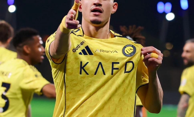 الحمدان يواجه الهلال لأول مرة بقميص النصر في ديربي الرياض