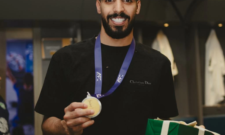 Al-Ahli Saudi honors Fahad Al-Rashidi with an AFC Champions League medal