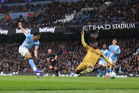 Manchester City defeats Crystal Palace and ignites the English Premier League title race