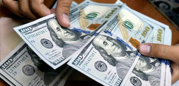 سعر الدولار في مصر يرتفع لـ 53 جنيهاً بدعم الأموال الساخنة