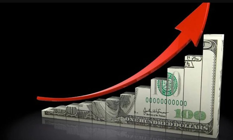 The dollar rose amid strong data and anticipation of the US-China summit