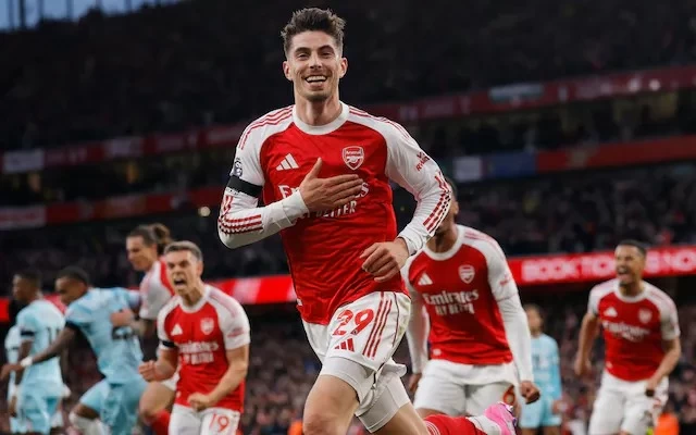 Arsenal defeat Burnley and move closer to clinching the English Premier League title