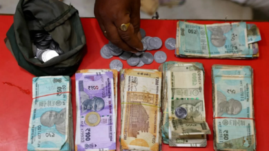 The Indian rupee recovered following the central bank's intervention with 3 billion