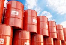 Oil prices fell by more than 4% amid tensions in the Strait of Hormuz