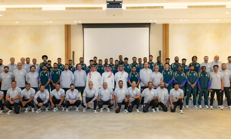 وزير الرياضة يلتقي لاعبي الأخضر قبل كأس العالم 2026