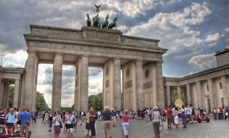 German unemployment falls: Surprise drop amid persistent economic weakness