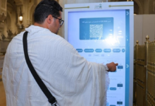 الشاشات التفاعلية بالمسجد الحرام: دليل الحجاج والمعتمرين