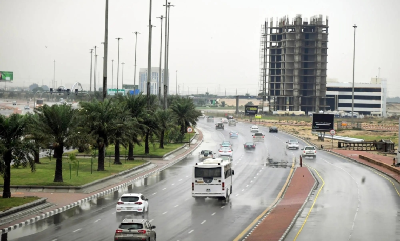 أمطار غزيرة ورياح شديدة تضرب جازان والباحة حتى المساء