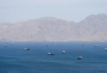 Hormuz Strait Crisis: 1,500 ships stranded threaten the global economy