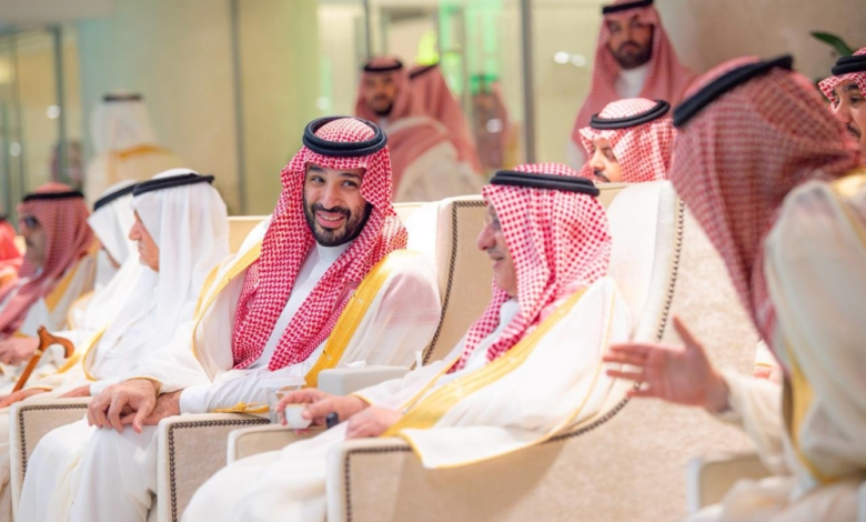 ولي العهد يتوج الهلال بكأس الملك بعد فوزه على النصر
