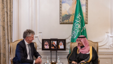 السعودية وبريطانيا يؤكدان على أمن مضيق هرمز وحرية الملاحة