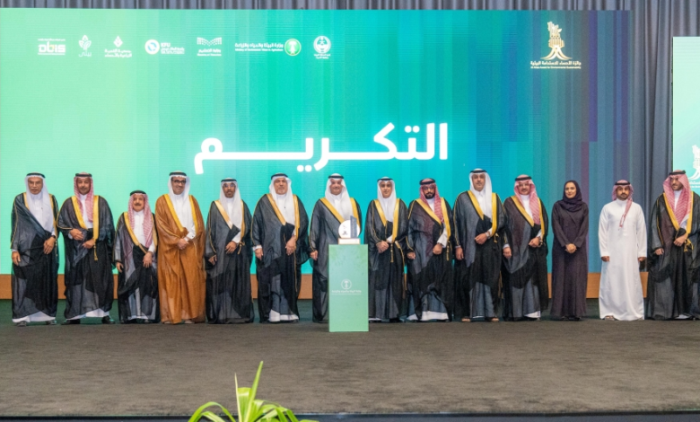 محافظ الأحساء يكرم الفائزين بجائزة الاستدامة البيئية
