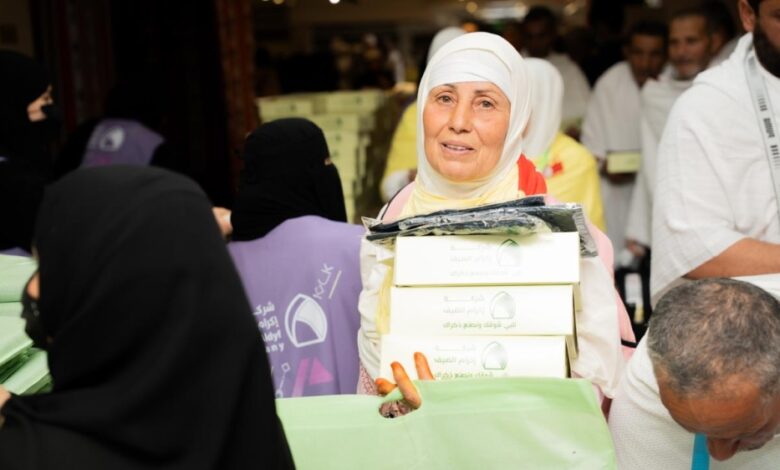 Mecca warmly welcomes the first group of pilgrims from Russia and Tunisia