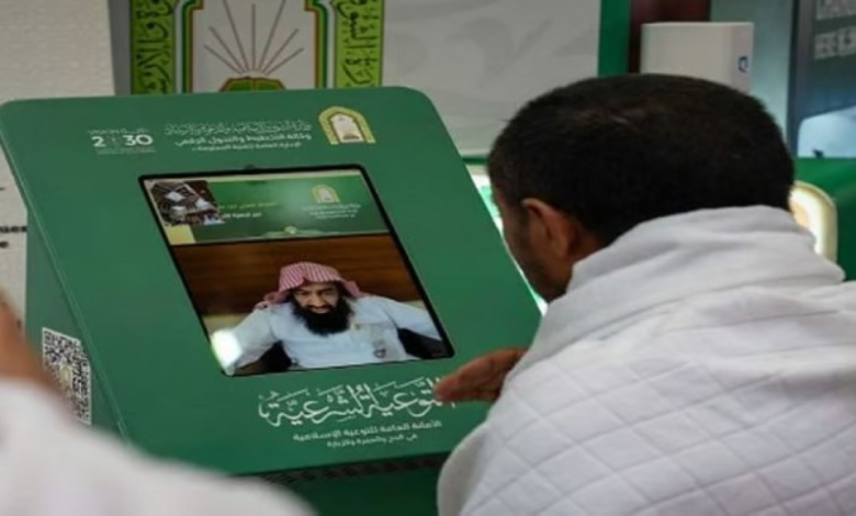 الرد على استفسارات الحجاج بـ 14 لغة عبر الهاتف المجاني
