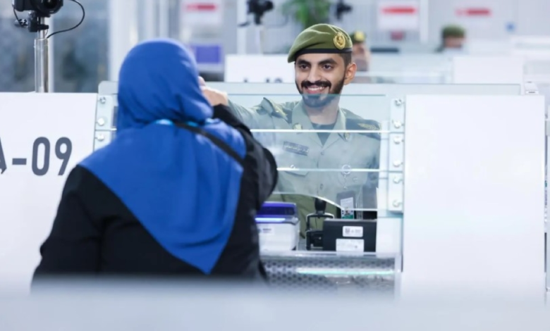 جوازات جدة تستقبل أولى رحلات حجاج مقدونيا لعام 1447هـ