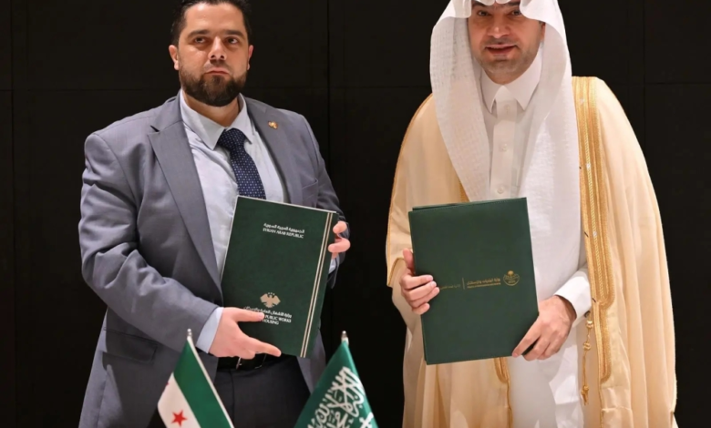 Al-Haqil discusses housing cooperation with his Syrian counterpart in Baku