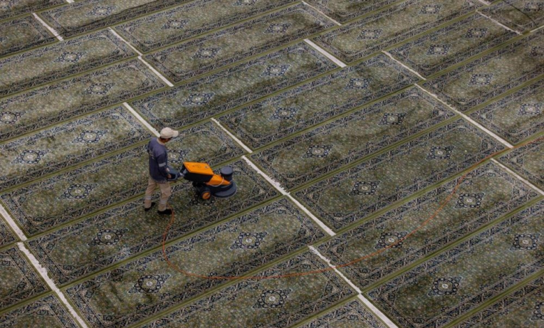Care of the Two Holy Mosques: 35,000 carpets to improve the efficiency of the Grand Mosque