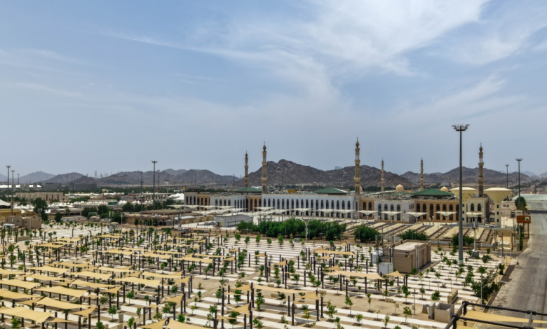 Developing the courtyards of Namira Mosque, covering an area of 85,000 square meters, to serve pilgrims