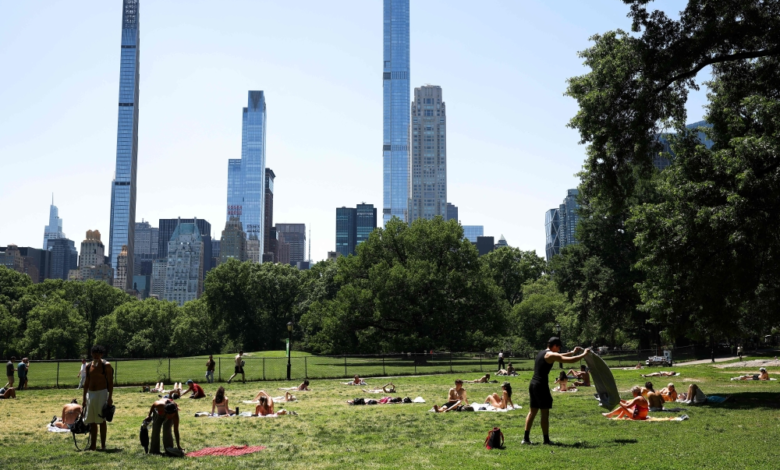 Record-breaking heat wave hits eastern US: Schools closed and warnings issued