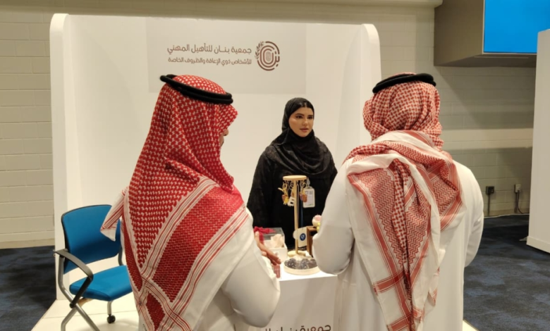 تحديات توظيف الصم في سوق العمل: فجوة ما بعد التعيين