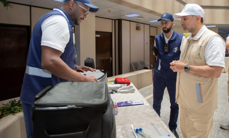 وزير الصحة يتفقد مركز عمليات الحج للغذاء والدواء بمكة