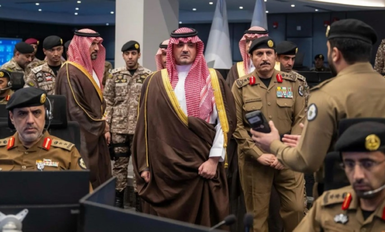 وزير الداخلية يتفقد استعدادات تصعيد الحجاج إلى عرفات