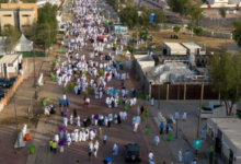 Pilgrims flocked to Namira Mosque to perform the noon and afternoon prayers