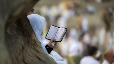 اكتمال تصعيد الحجاج إلى مشعر عرفات وسط أجواء إيمانية