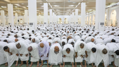 Pilgrims at the Namira Mosque: Prayer and devotion on the Day of Arafah