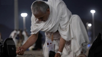 الحجاج يرمون جمرة العقبة الكبرى: أمن وتنظيم متكامل