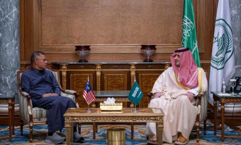 وزير الداخلية السعودي يلتقي نظيره الماليزي لبحث التعاون الأمني