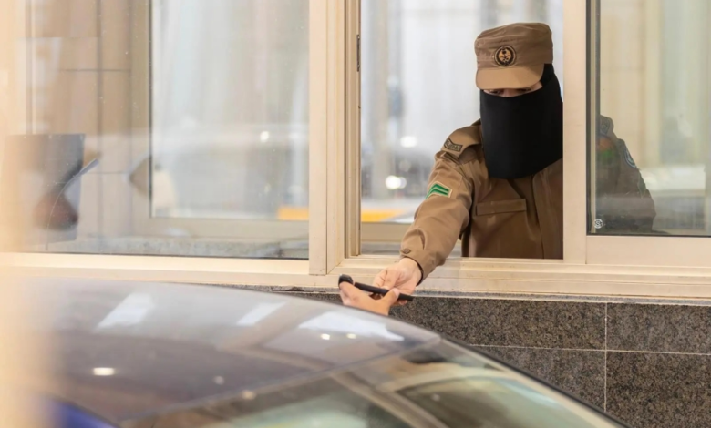 دور المرأة السعودية في الحج: أمن وإنسانية ضمن رؤية 2030