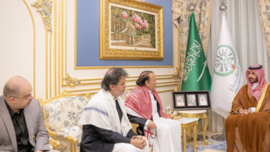 The Saudi Defense Minister offers condolences on the death of Yemeni President Hadi in Riyadh
