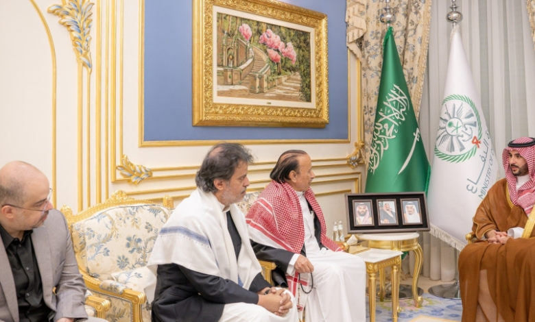 وزير الدفاع السعودي يعزي في وفاة الرئيس اليمني هادي بالرياض