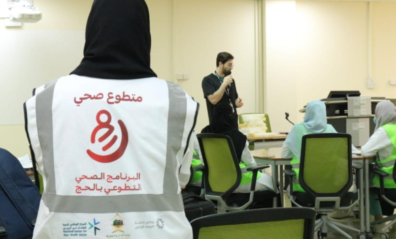 مساعدة ضيوف الرحمن: قصص ملهمة لمتطوعي الصحة في الحج