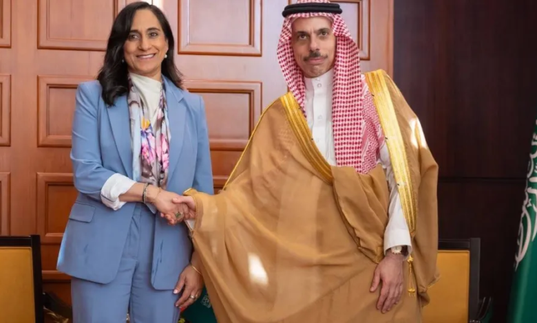 وزير الخارجية السعودي ونظيرته الكندية: مباحثات حول المنطقة