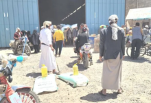 توزيع أغذية فاسدة في اليمن: اتهامات للحوثيين تهدد حياة الملايين