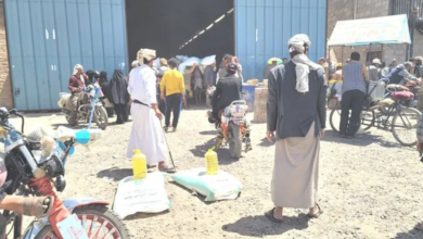 توزيع أغذية فاسدة في اليمن: اتهامات للحوثيين تهدد حياة الملايين