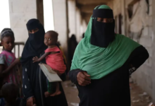 خطر المجاعة يلاحق النازحين اليمنيين: أزمة إنسانية متفاقمة