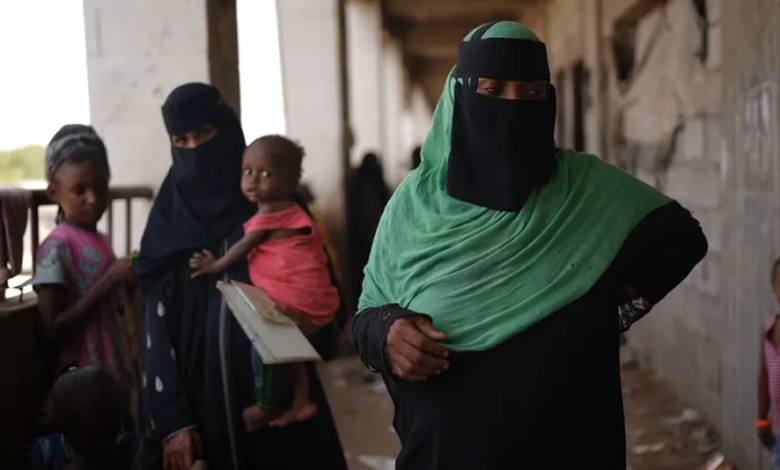 خطر المجاعة يلاحق النازحين اليمنيين: أزمة إنسانية متفاقمة
