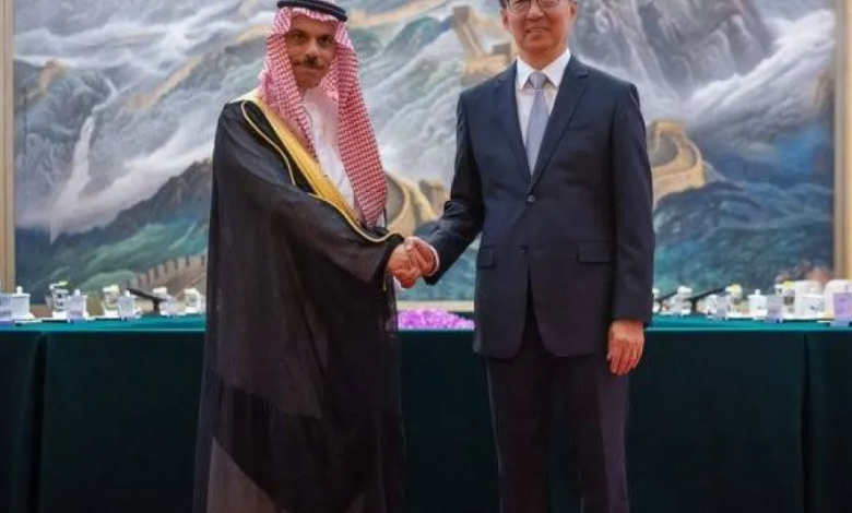وزير الخارجية السعودي يبحث مع نظيره الصيني الأوضاع الإقليمية