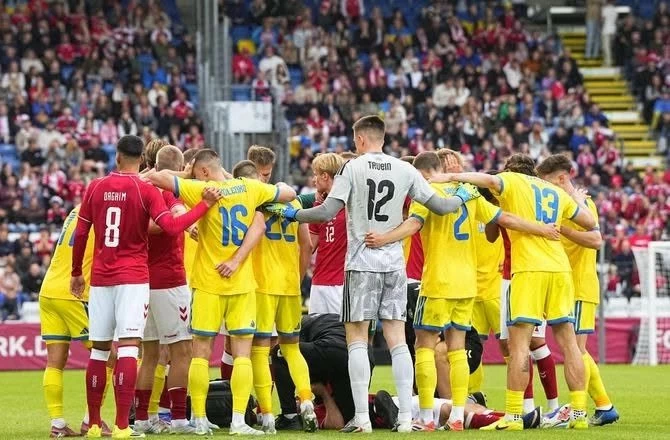 السقوط المفاجئ في الملاعب: الأسباب والمخاطر وكيفية الوقاية