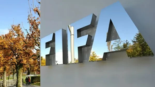 الفيفا ينفي طلب موكب إنفانتينو الخاص ويوضح حقيقة الأمر في كندا