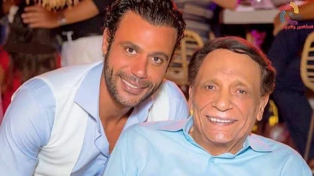 حقيقة صحة عادل إمام: نجله يؤكد أنه بخير ويتابع المنتخب الوطني