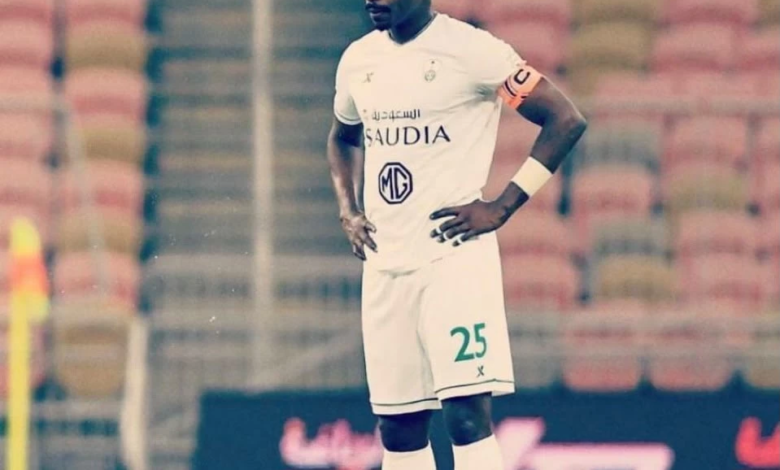 اعتزال معتز هوساوي: نهاية مسيرة صخرة دفاع الأهلي والمنتخب