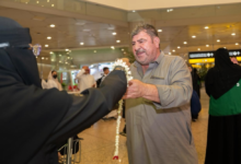 مبادرة بنان تستقبل حجاج بيت الله الحرام بالفل في الدمام